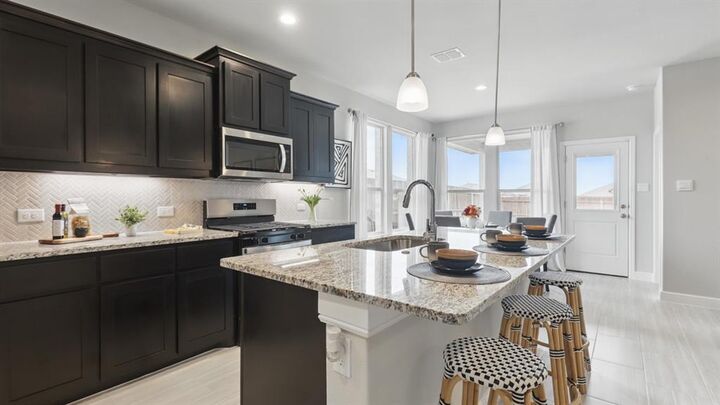 Property Photo:  1905 Cherokee Lane  TX 76033 