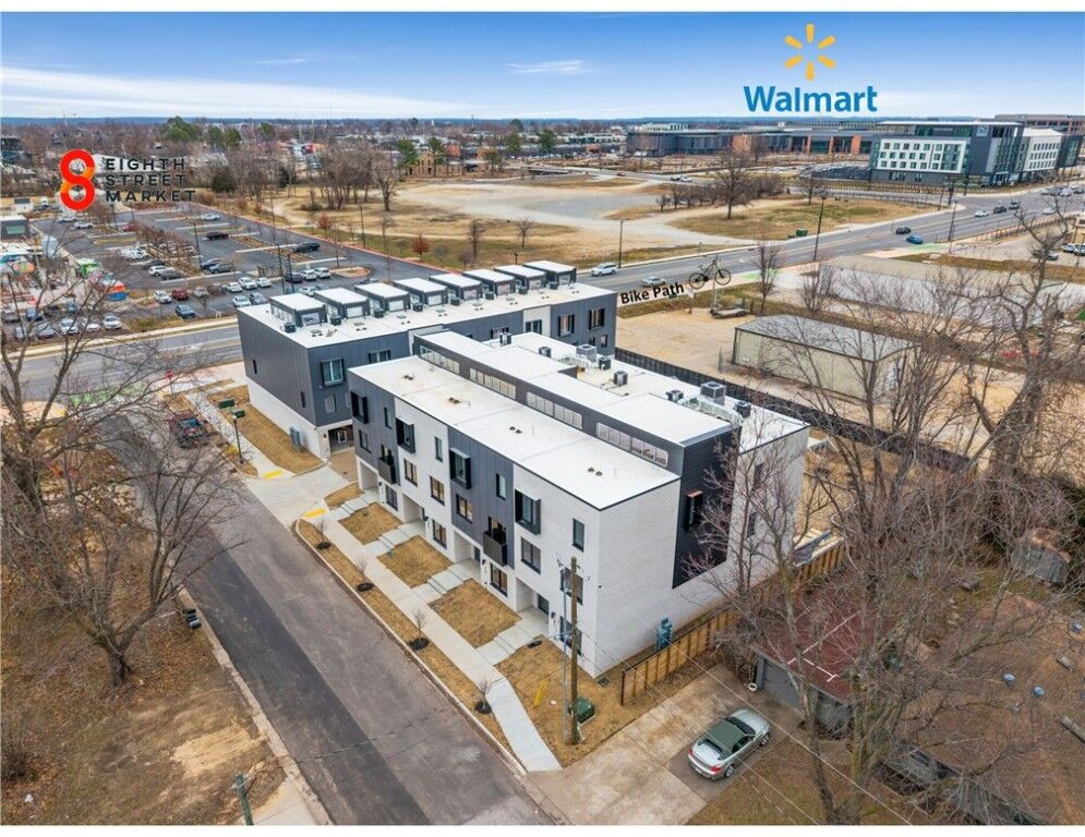 Property Photo:  834 SE 8th Street  AR 72712 