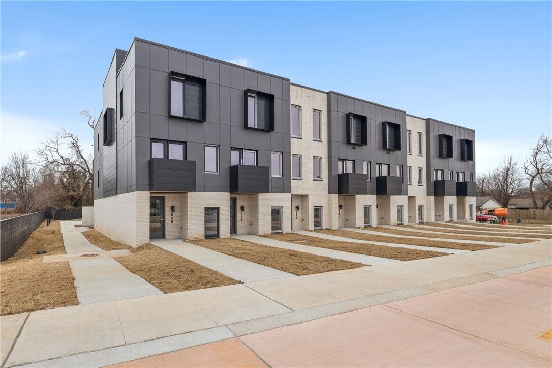 Property Photo: 836 SE 8th Street AR 72712