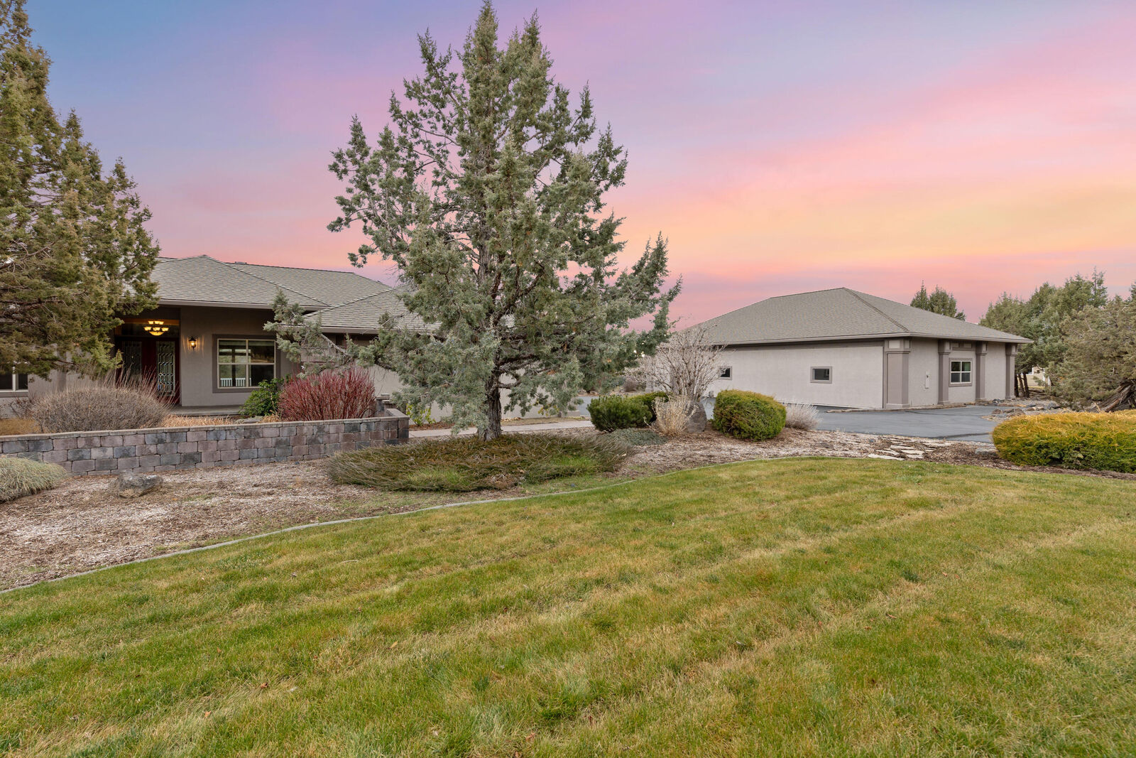 Property Photo: 2158 SE Blue Skies Lane OR 97754