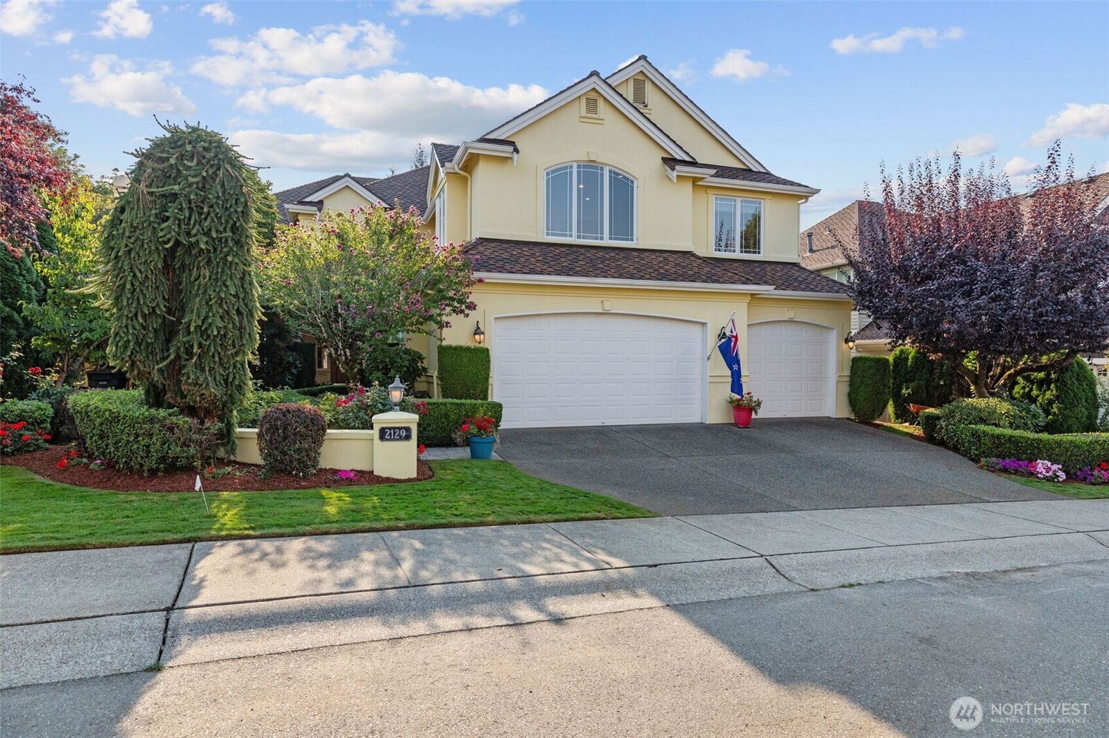 Property Photo: 2129 204th Place NE WA 98074