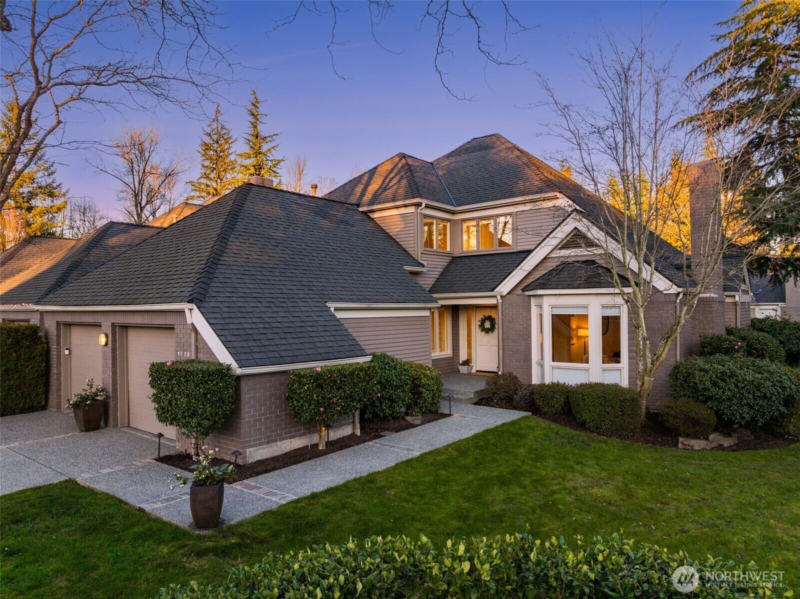 Property Photo: 1778 Bellevue Way NE WA 98004
