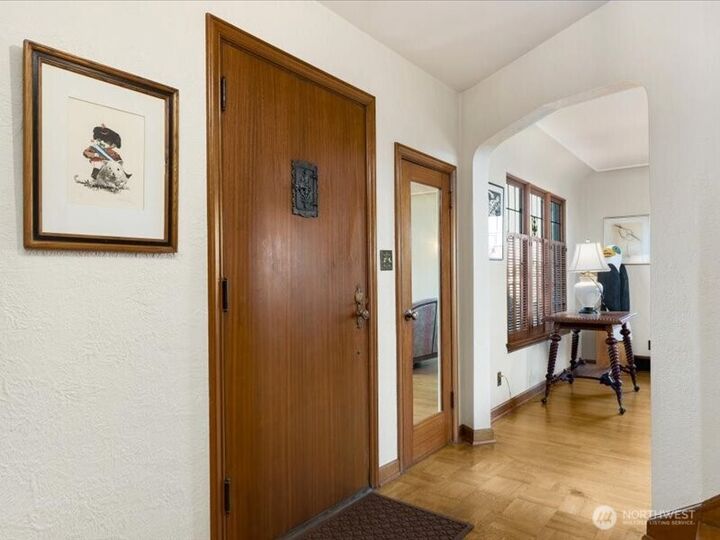 Property Photo:  2228  Eastmont Way W  WA 98199 