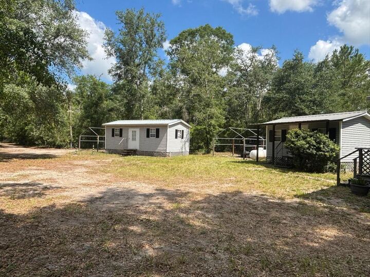 Property Photo: 423 NW Bright Lake Court FL 32096