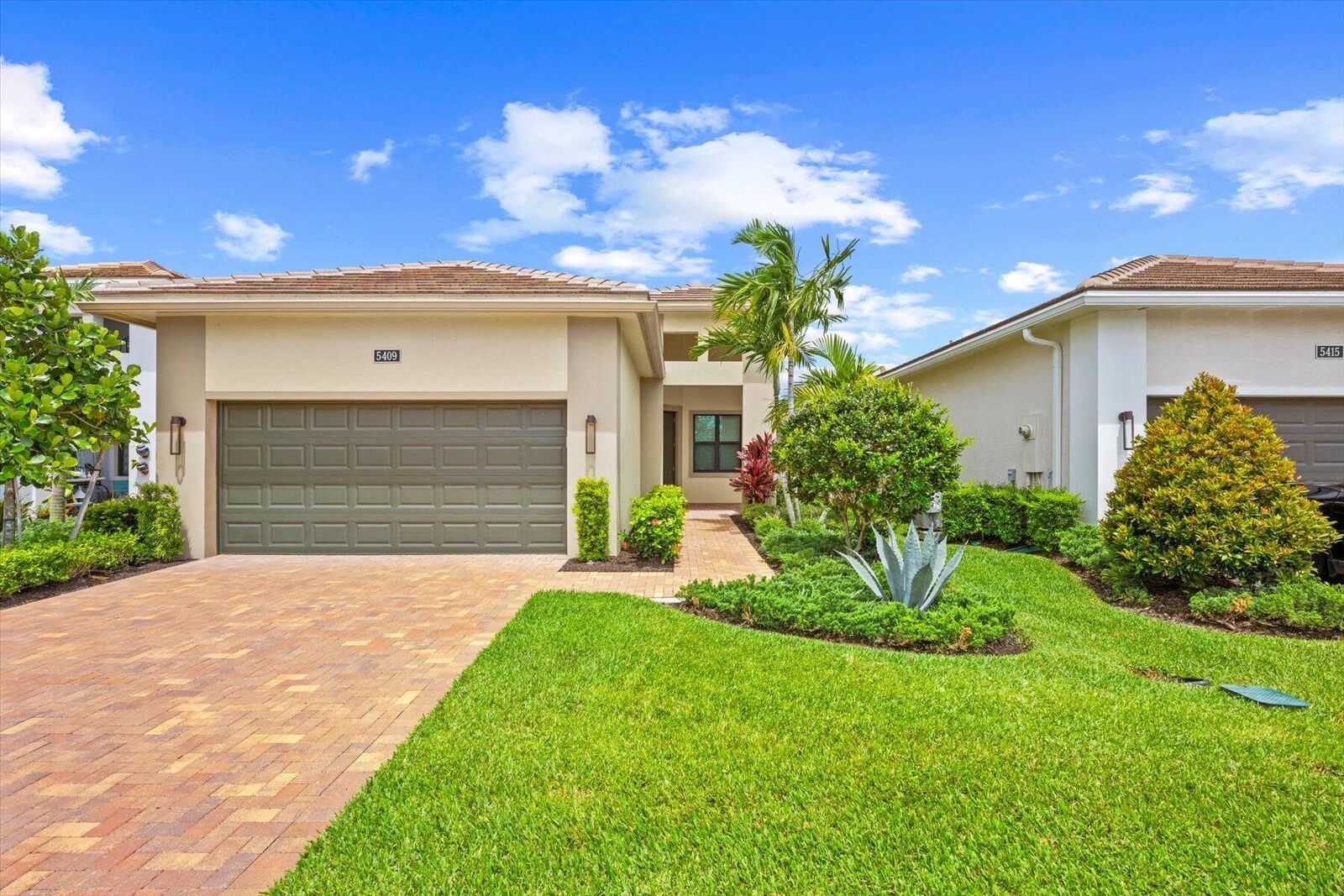 Property Photo:  5409 Santa Rosa Lane  FL 33470 