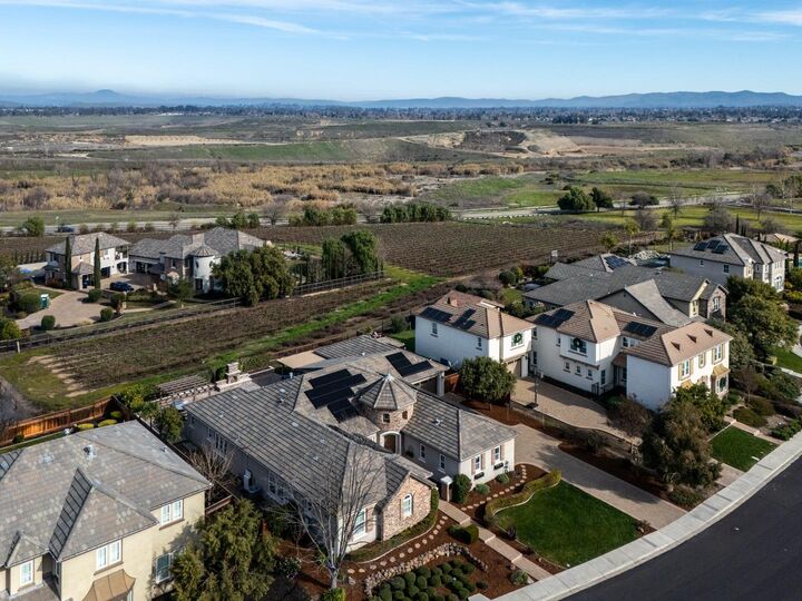 Property Photo:  1112 Finch Place  CA 94566 