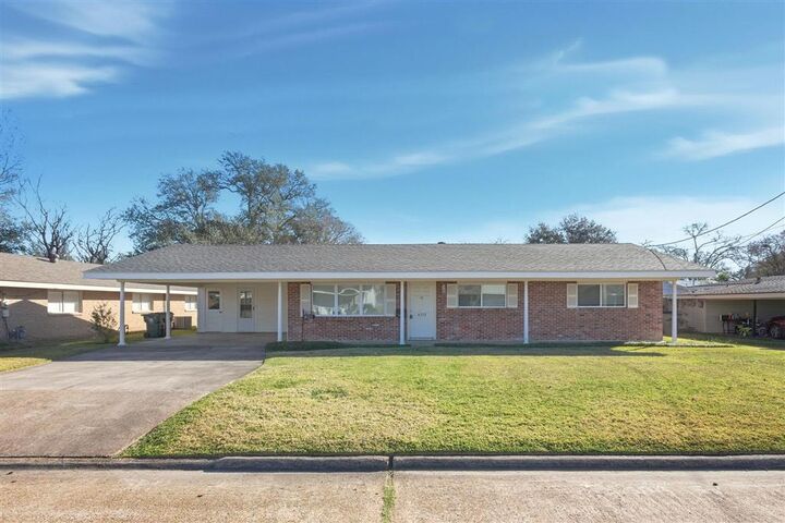 Property Photo:  4315 Oaklawn  LA 70605 