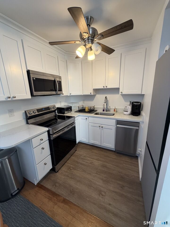 Property Photo:  151 Courtland Avenue Apt 3F  CT 06902 