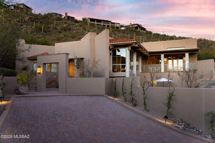 Property Photo:  6482 N Ventana Canyon Drive  AZ 85750 