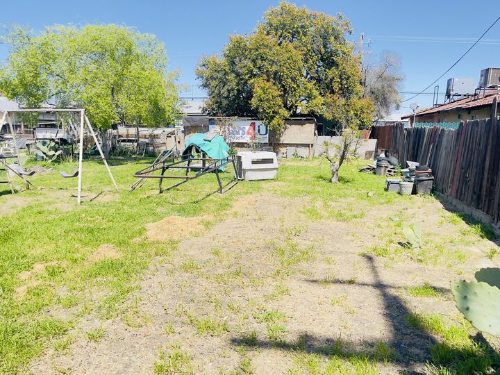 Property Photo: 1001 W 7th Street CA 93230