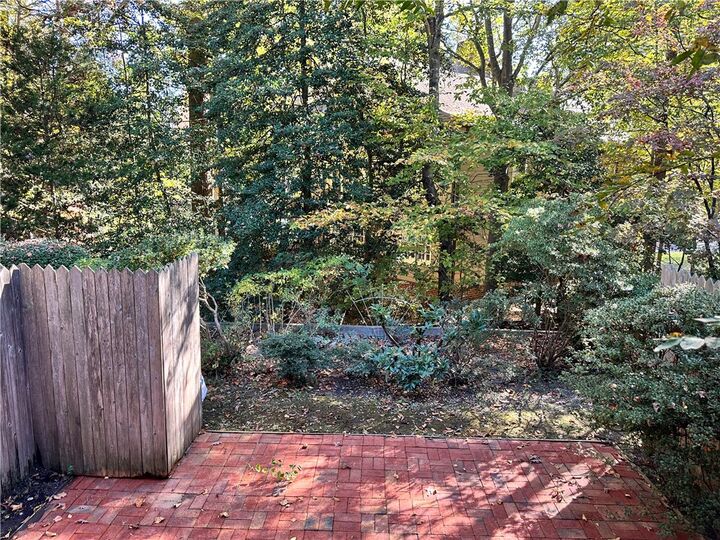 Property Photo:  1184 Jamestown Road 33  VA 23185 