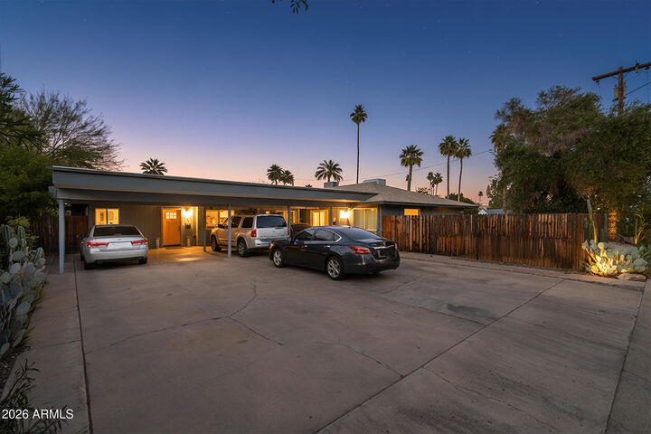 Property Photo: 822 E Montecito Avenue AZ 85014