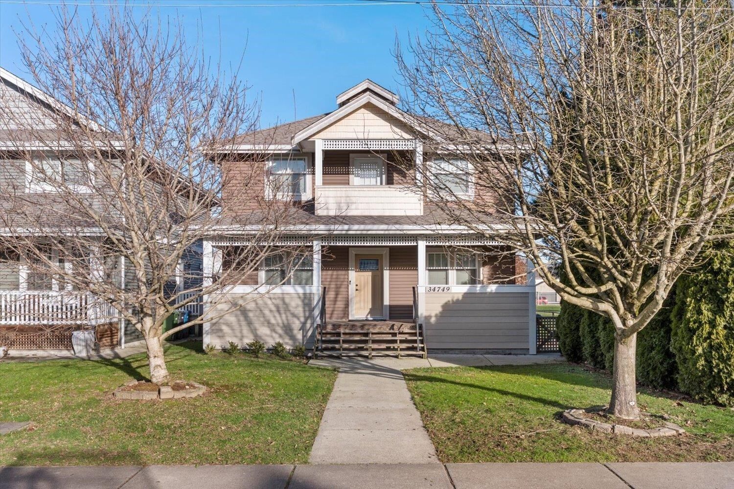 Photo de la propriété:  34749 3 Avenue  BC V2S 8B9 