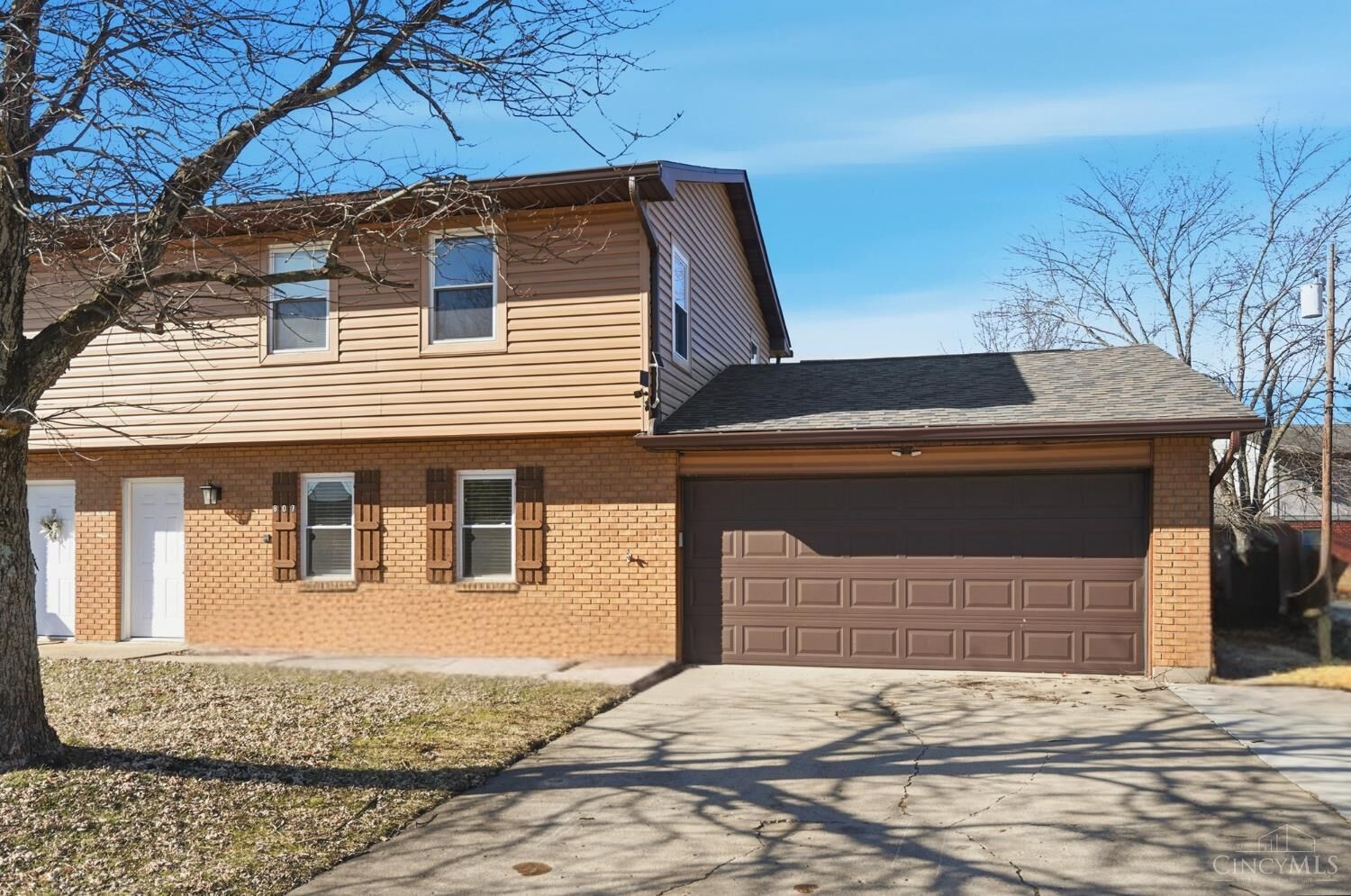 Property Photo:  807 Trustway Court  OH 45040 