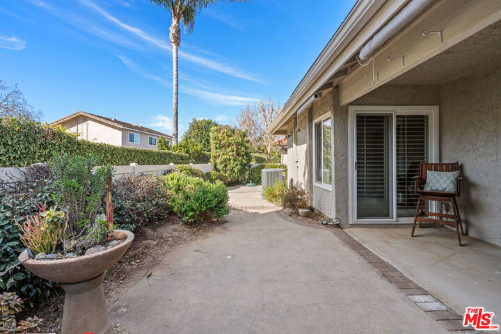 Property Photo:  2200 Crespi Ln  CA 91361 