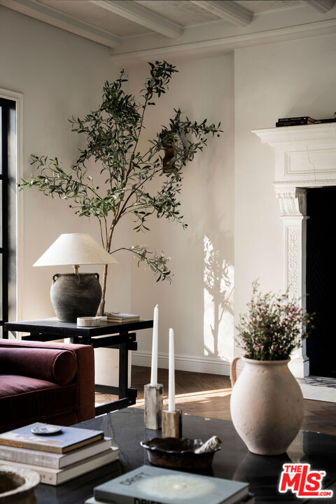 Property Photo:  900 S Longwood Ave  CA 90019 