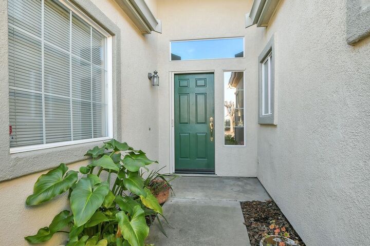 Property Photo: 117 Scarlet Way CA 94513