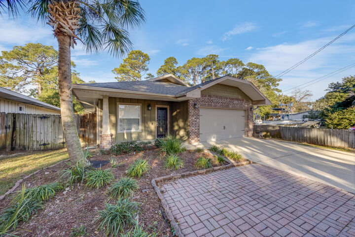 Property Photo: 116 SE Alder Avenue FL 32548