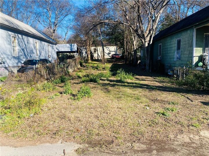 Property Photo:  1004 N Railroad Street  AL 36867 