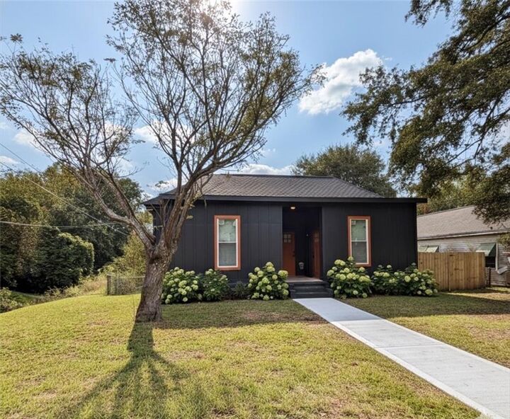 Property Photo:  808 Center Street  GA 31217 