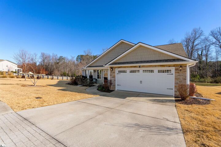 Property Photo:  22 Macle Court  SC 29690 