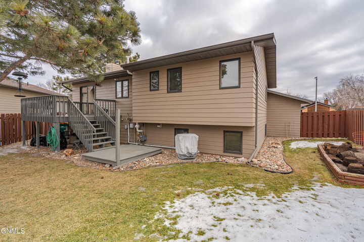 Property Photo: 226 Laredo Drive ND 58504