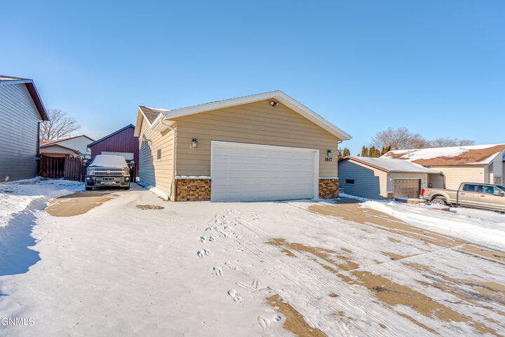 Property Photo: 1617 12th Avenue SE ND 58554