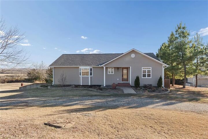 Property Photo:  220 Overlook Drive  KS 67333 