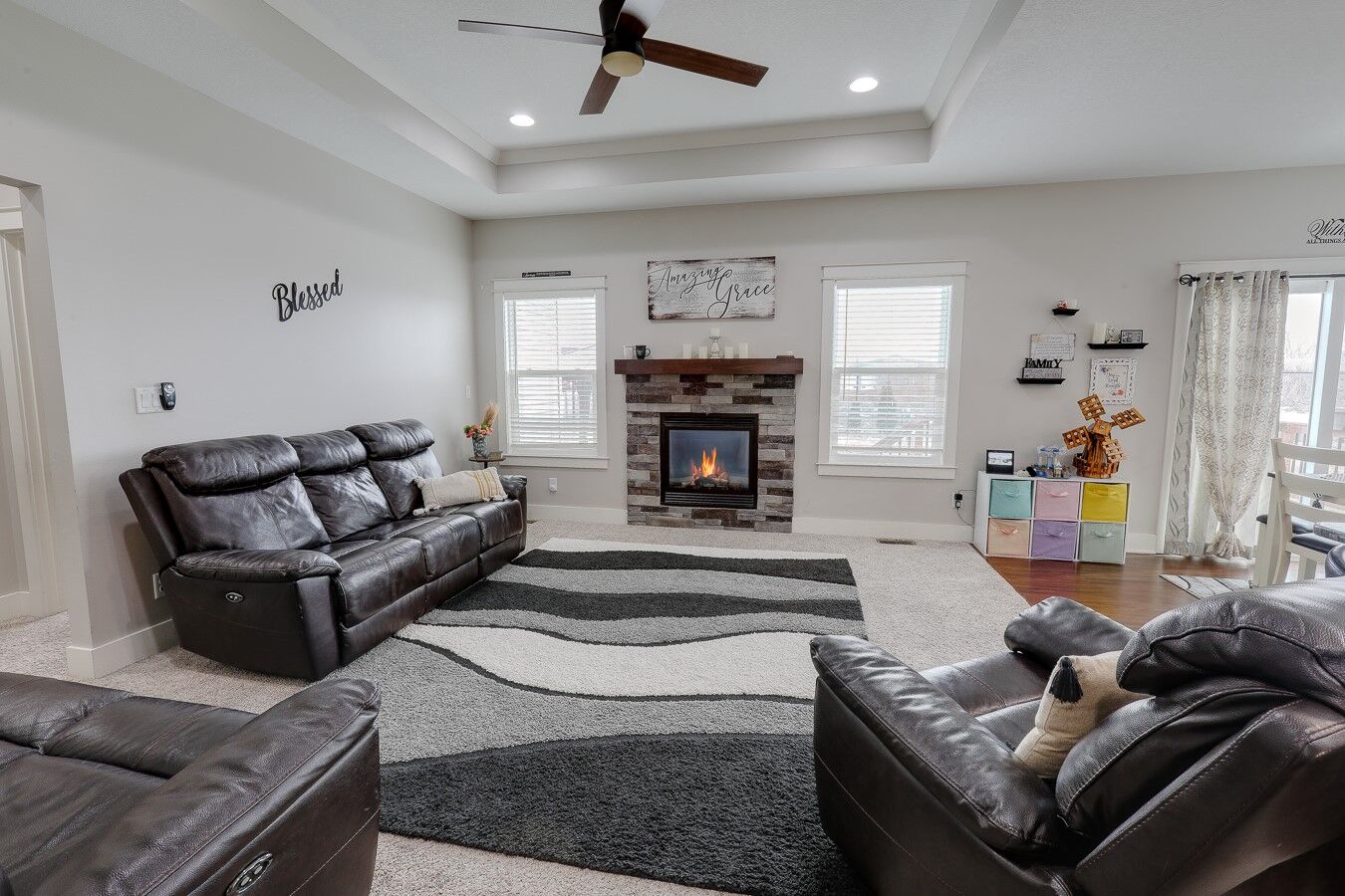 Property Photo:  1818 Lakeview Drive  IA 50219 