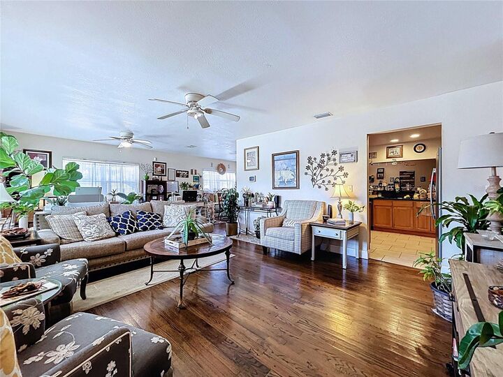 Property Photo:  717 W End Crescent N  FL 33803 