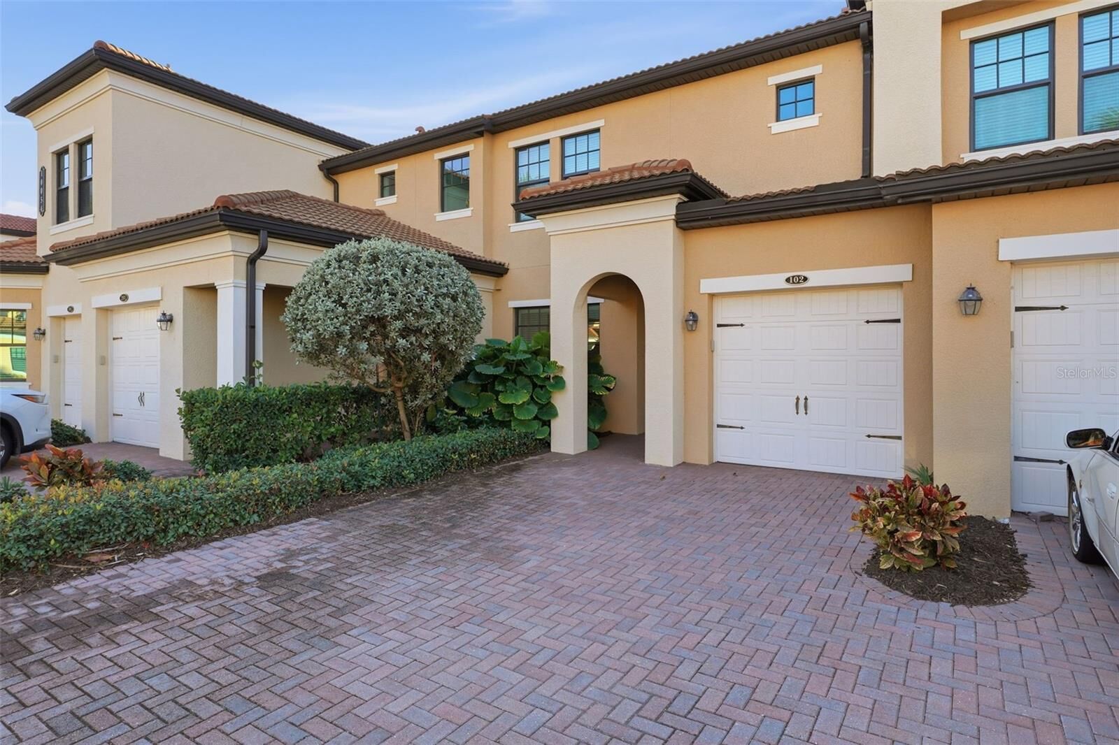Property Photo:  10054 Crooked Creek Drive 102  FL 34293 