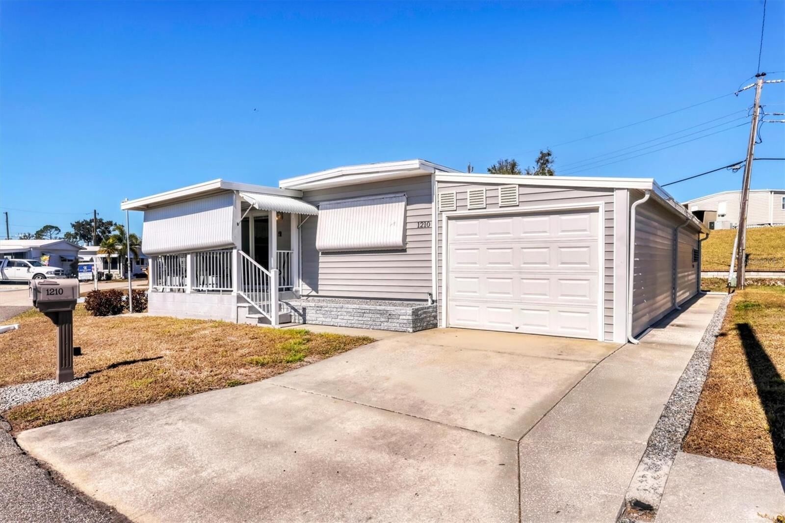 Property Photo:  1210 41st Avenue Drive E  FL 34222 