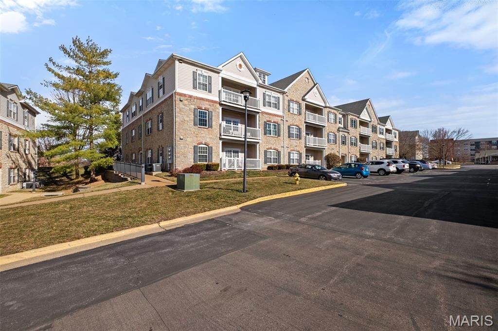 Property Photo:  1 Monarch Trace Court 307  MO 63017 