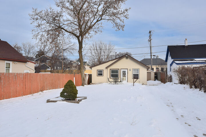 Property Photo:  540 S 71st St  WI 53214 