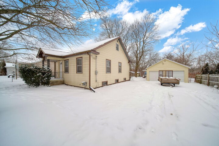 Property Photo: 610 Fairyland Avenue MI 49202