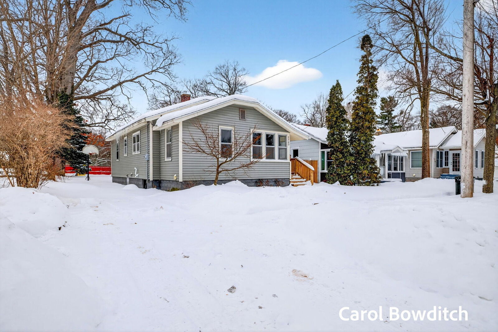 Property Photo:  2260 Estes Street  MI 49441 