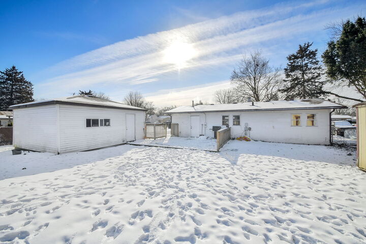 Property Photo:  34W928 N James Drive  IL 60174 