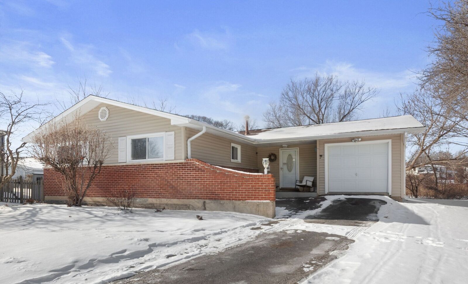 Property Photo:  106 Cedar Court  IL 60193 