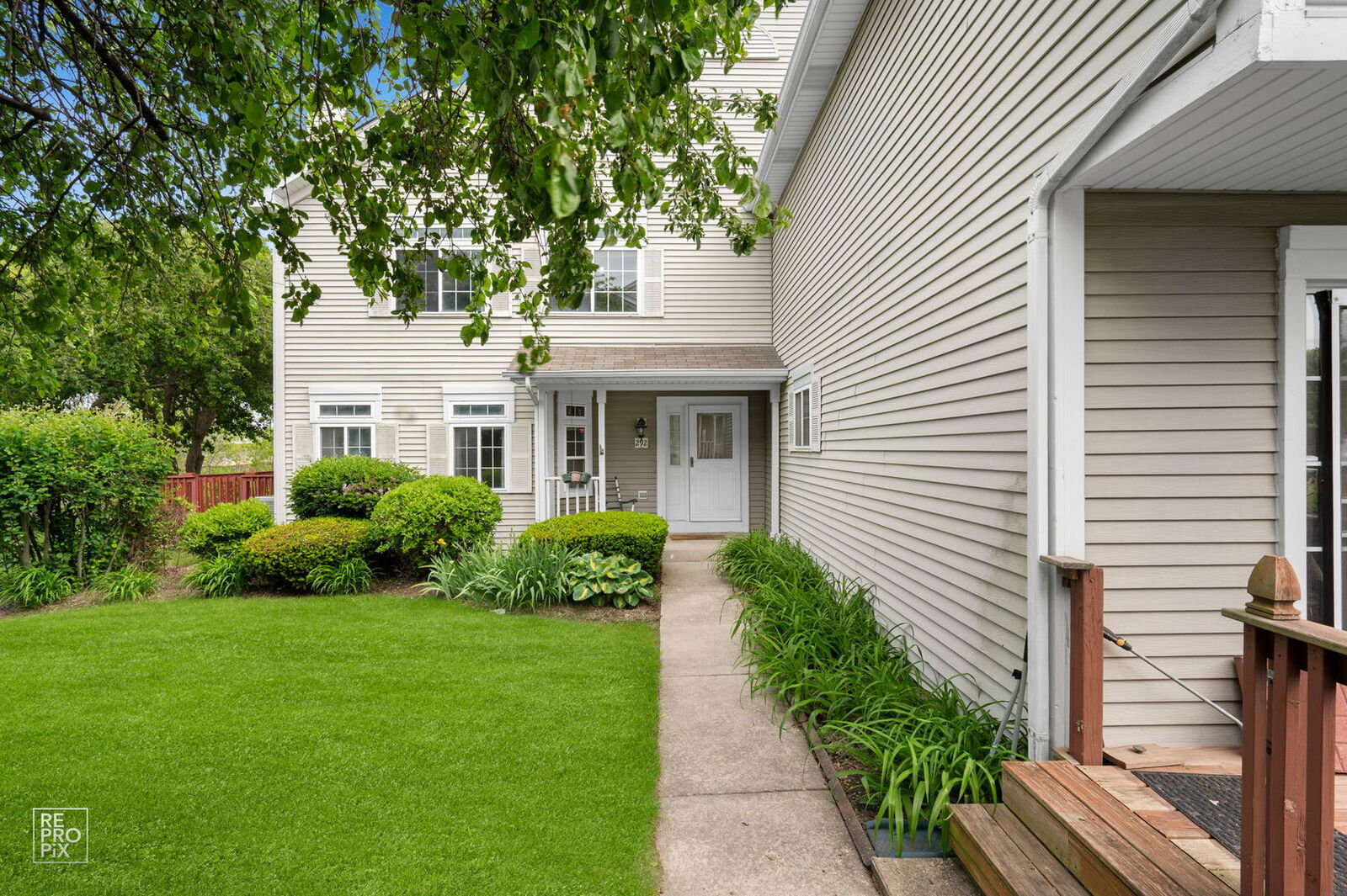 Property Photo:  