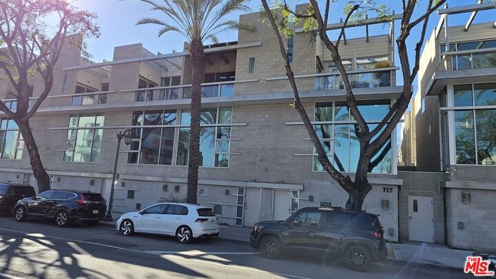 Property Photo: 717 N Highland Avenue 9 CA 90038