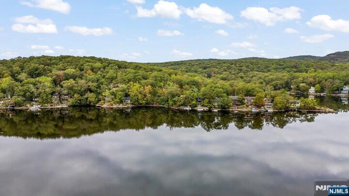 Property Photo:  68 High Point Road  NJ 07403 