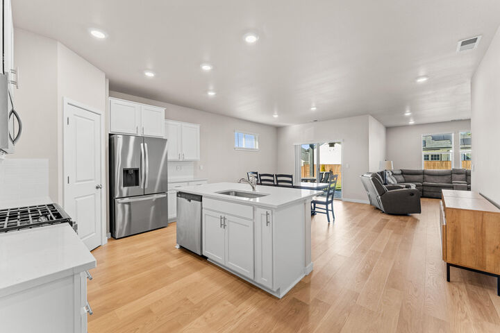 Property Photo:  3265 Broken Top Way  OR 97504 