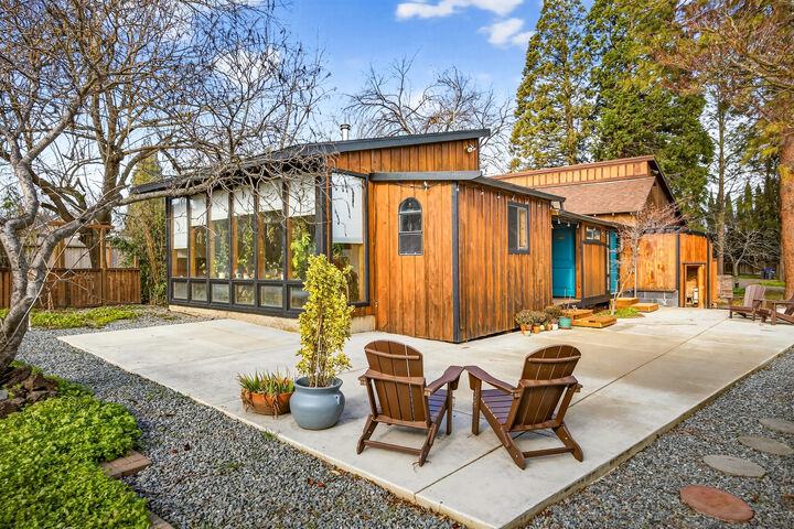 Property Photo: 119 Madison Street OR 97540