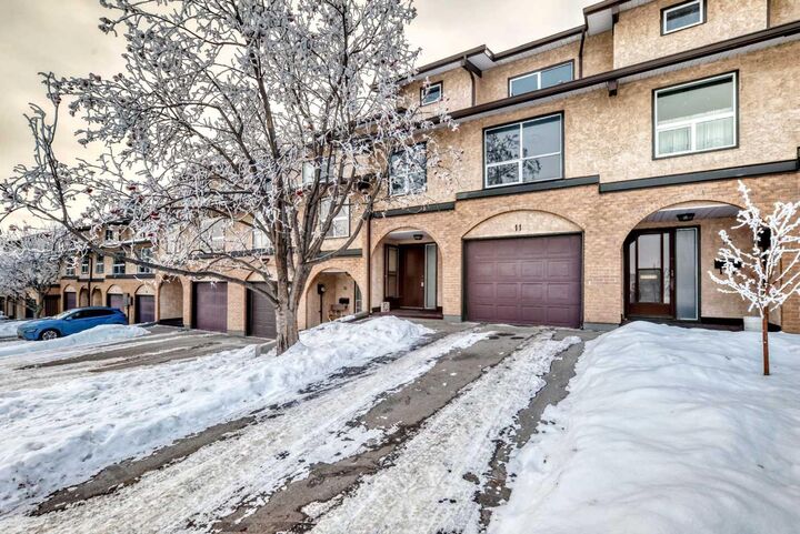 Property Photo:  1011 Canterbury Drive SW 11  AB T2W 2S8 