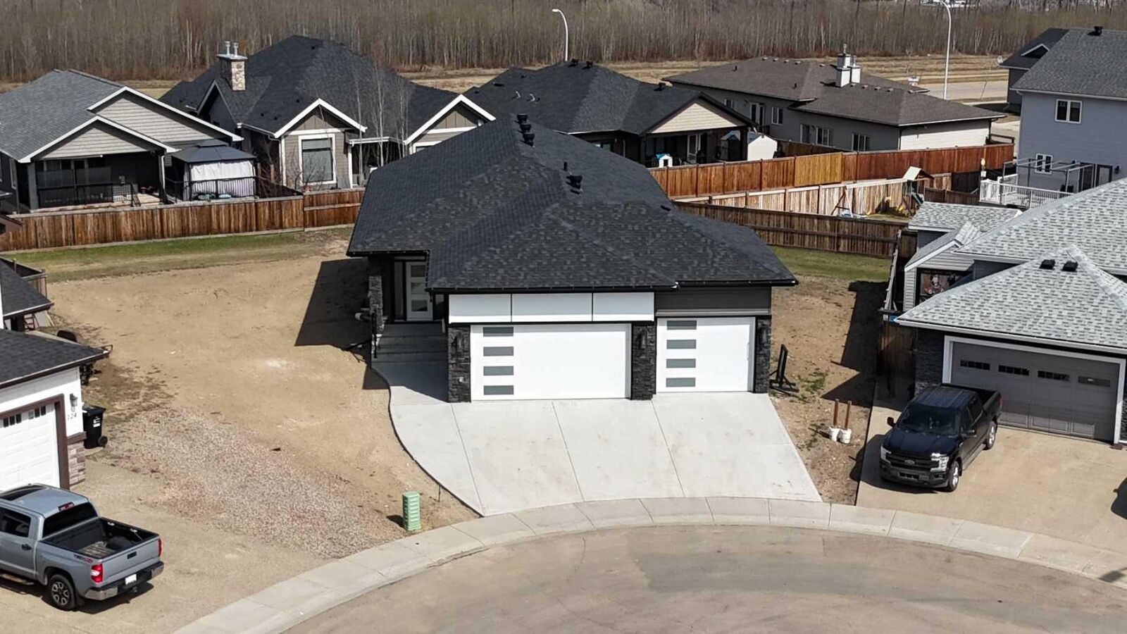 Property Photo:  120 Beaconview Place  AB T9H 2S6 