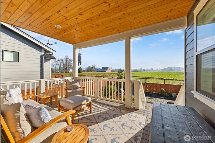 Property Photo:  405  Maple Avenue  WA 98257 