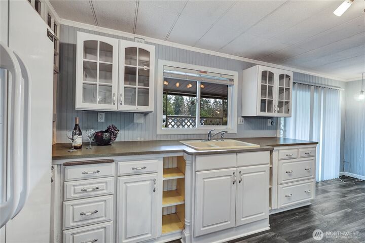 Property Photo:  18425 NE 95th Street 95  WA 98052 