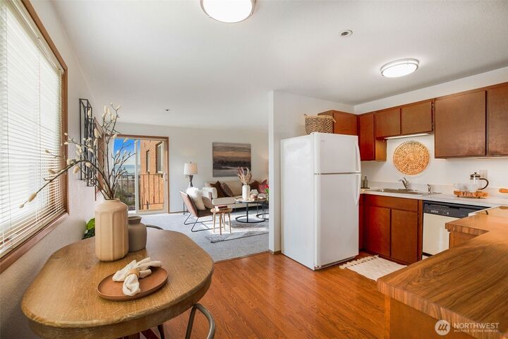 Property Photo:  2619  Rucker Avenue 5  WA 98201 