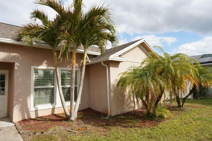 Property Photo: 1649 SW Hampshire Lane FL 34953