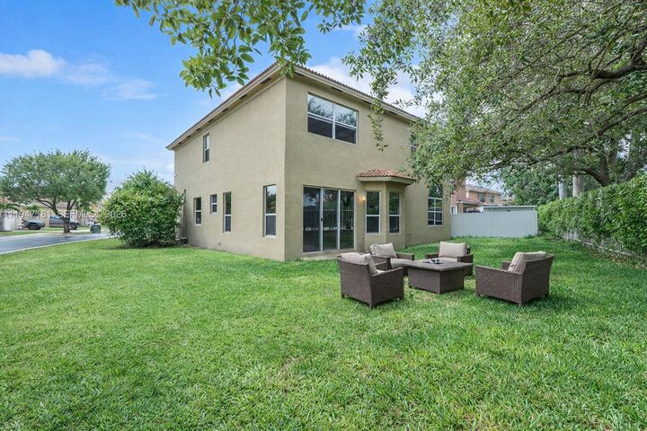 Property Photo:  4113 NE 22nd Ln  FL 33033 